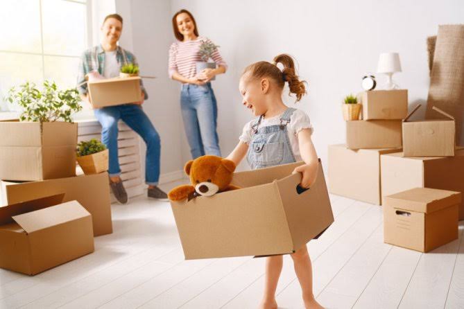 Benefits of Using Movers for Your Cross-Country Relocation