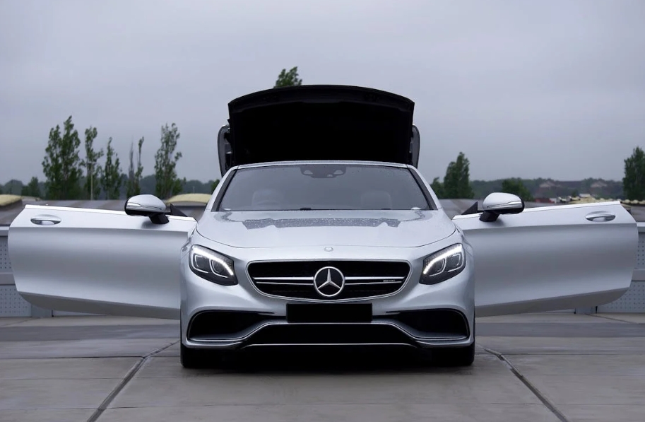 Looking for Ways to Maintain Your Mercedes-Benz’s Sunroof?