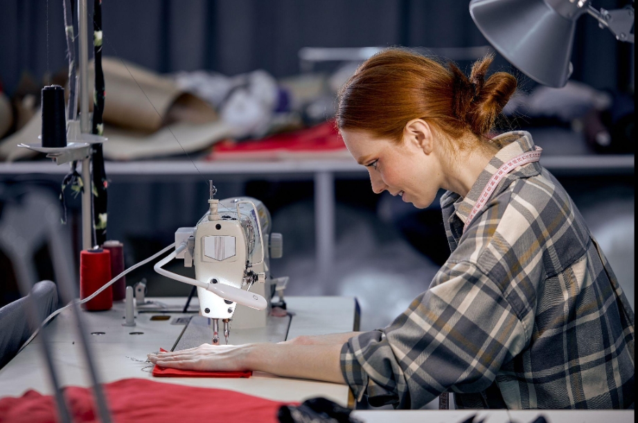 The Benefits of Partnering with a Custom Apparel Manufacturer