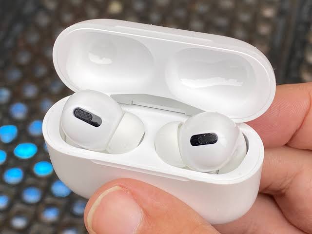 How To Resolve Sound Issues With Your AirPods Pro?