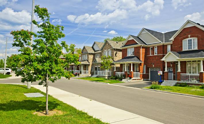 Finding Your Perfect Neighborhood: How an Agent Can Help