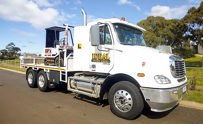 Reasons to Take a Heavy Rigid Vehicle Licence Course