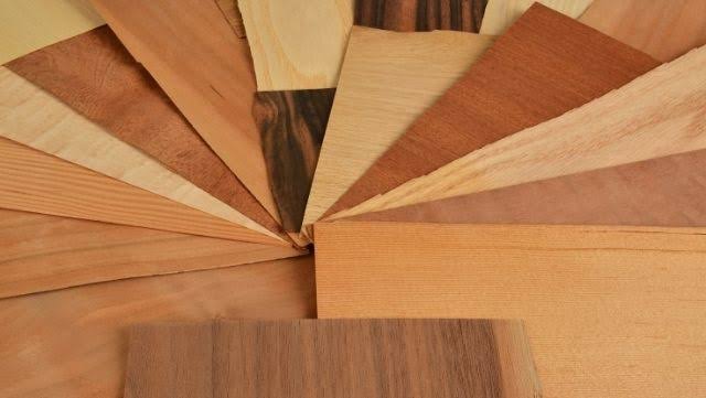 What are the advantages of using oak veneer in home furniture?