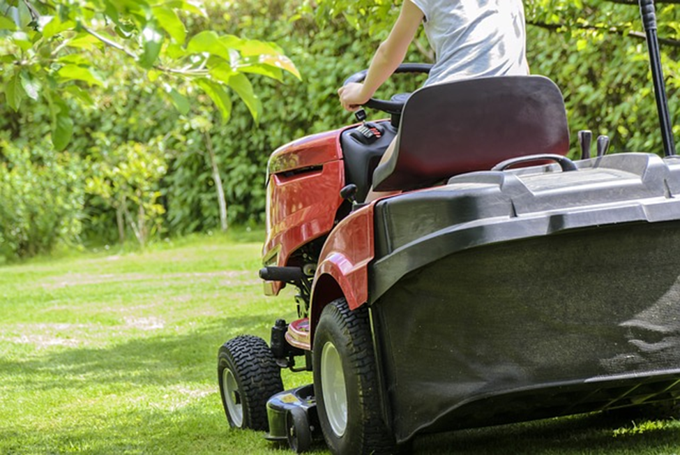 How to Pick the Right Commercial Lawn Mower