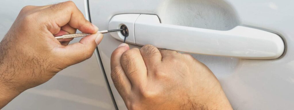 How Locksmiths Handle Advanced Car Key Systems?