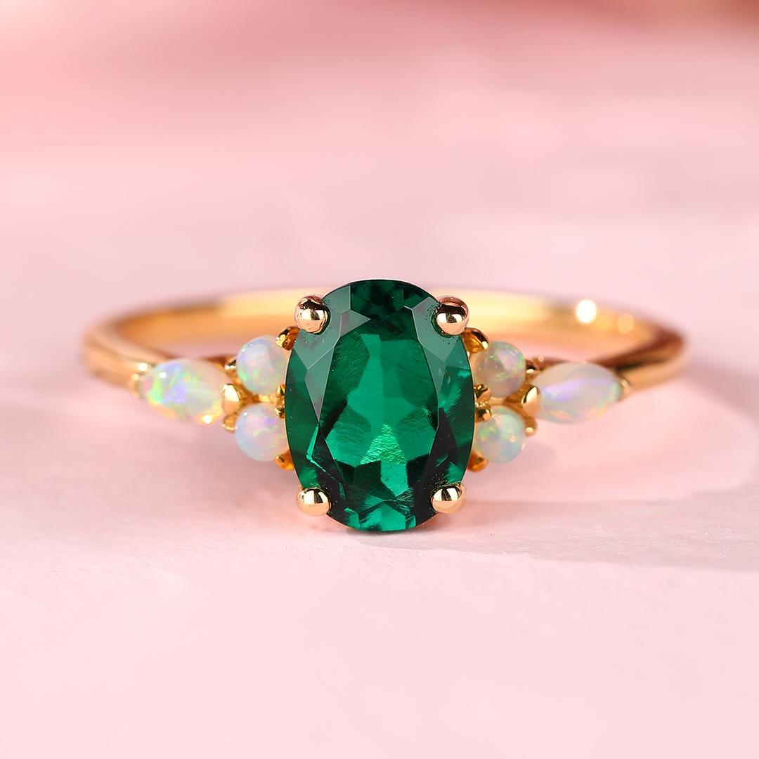 The History and Symbolism Behind Emerald Jewelry