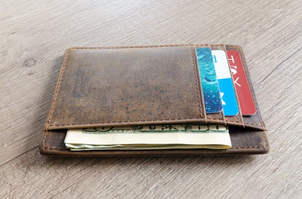 6 Tips to Follow When Searching for the Right Wallet