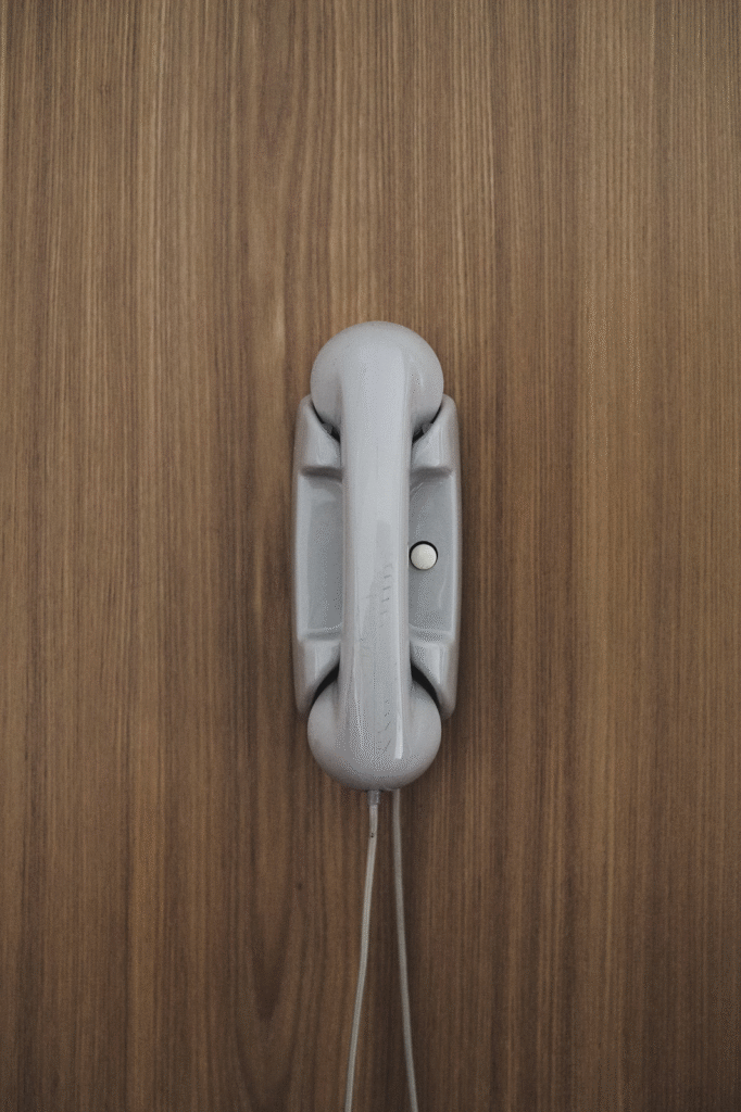 6 Ways a 24/7 Hotline Can Make a Difference in a Crisis