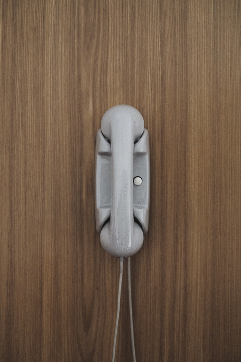 6 Ways a 24/7 Hotline Can Make a Difference in a Crisis