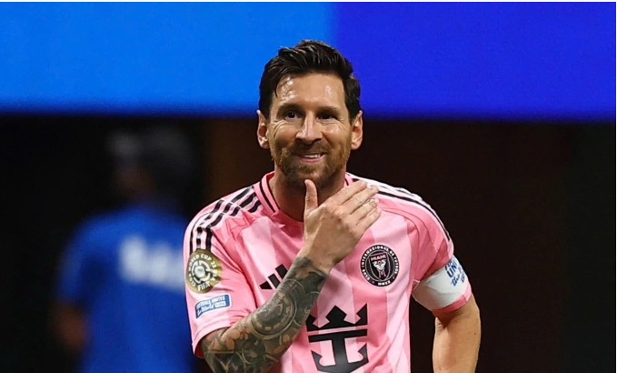 Messi vượt Ronaldo