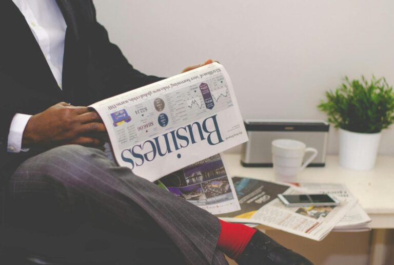 How Curious Students Can Practice Sharp Critical Thinking Through Daily News Reading