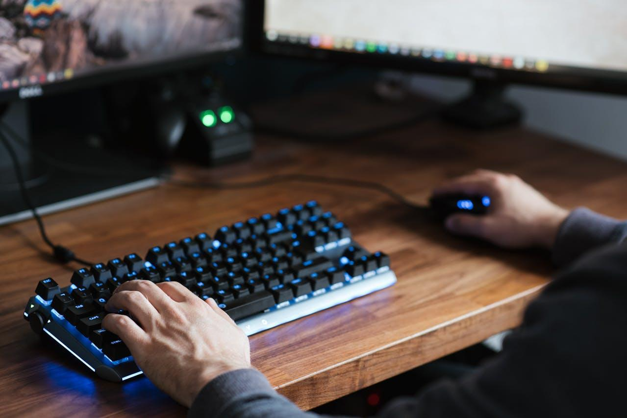 dual screen gaming setup