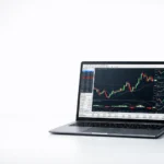 How to Navigate Market Volatility Using Trading Tools Like MT4