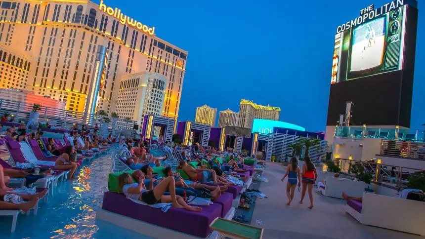 The Best Pool Features for Beating the Las Vegas Heat