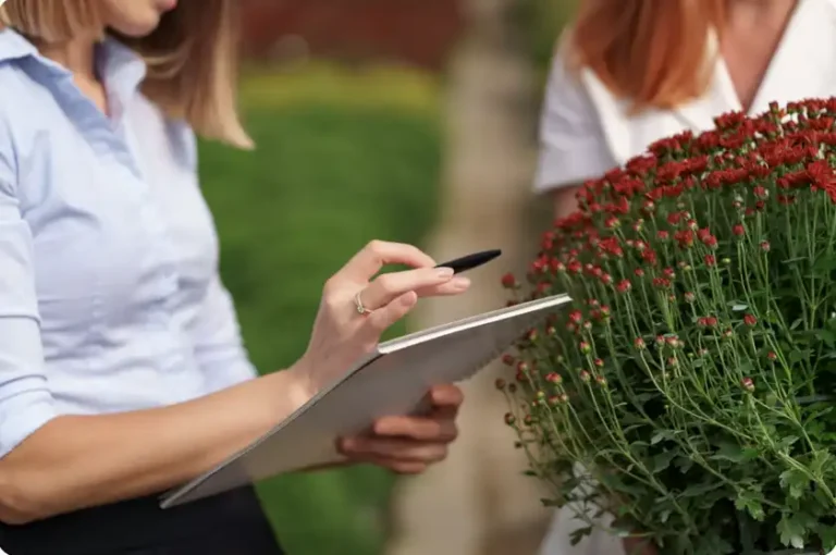 Landscaping Contract Essentials: How to Structure Scope, Payment Terms, and Liability Clauses