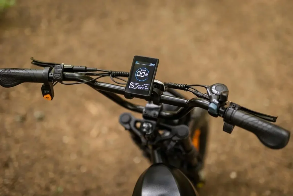 Emoko C93 handlebar display and control detail
