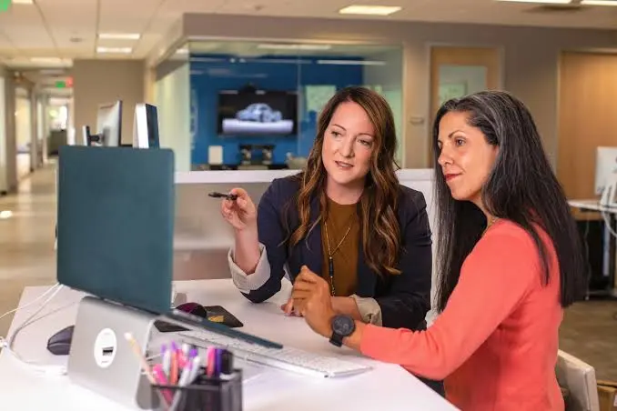 7 Costly Mistakes US Startups Make When They Hire a Sales Director (And How to Avoid Them)